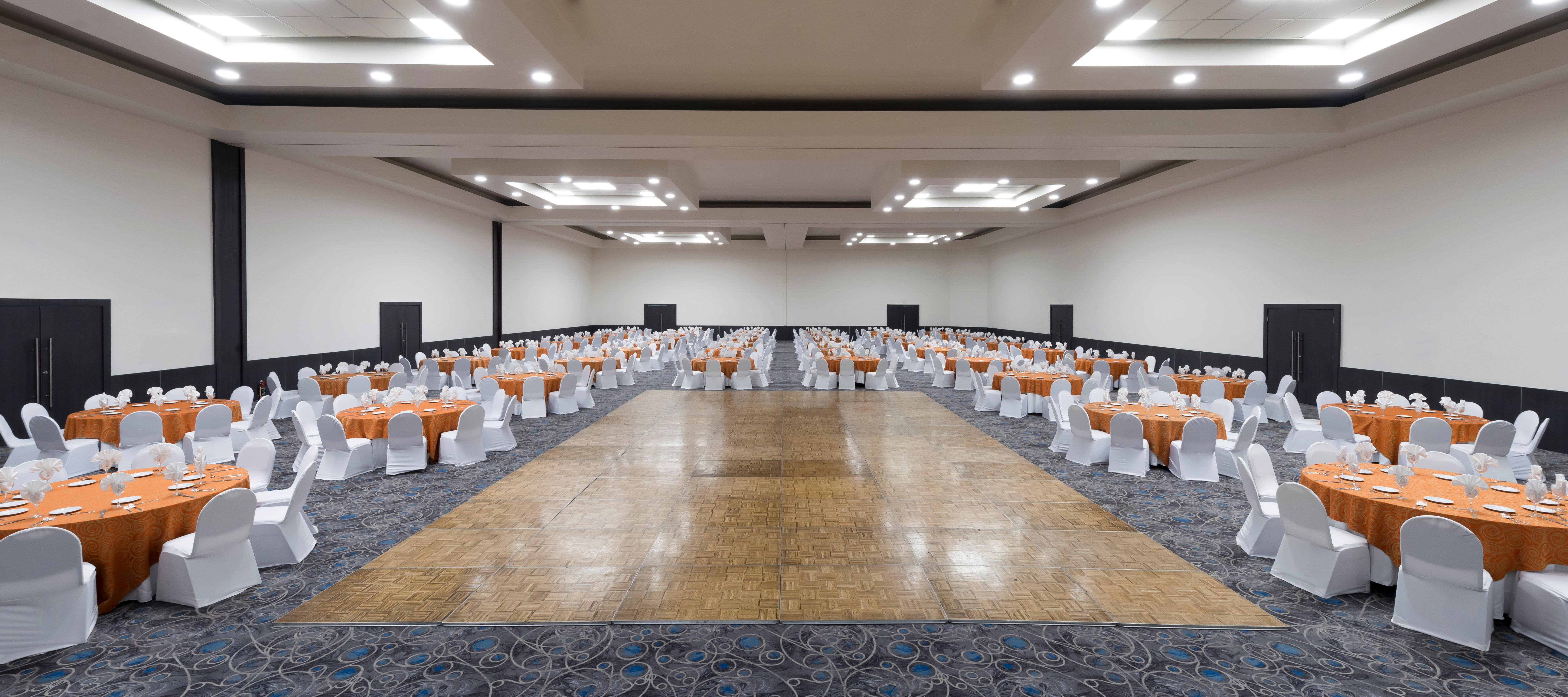 Real Inn Tijuana By Camino Real Hoteles Dış mekan fotoğraf The ballroom at the hotel