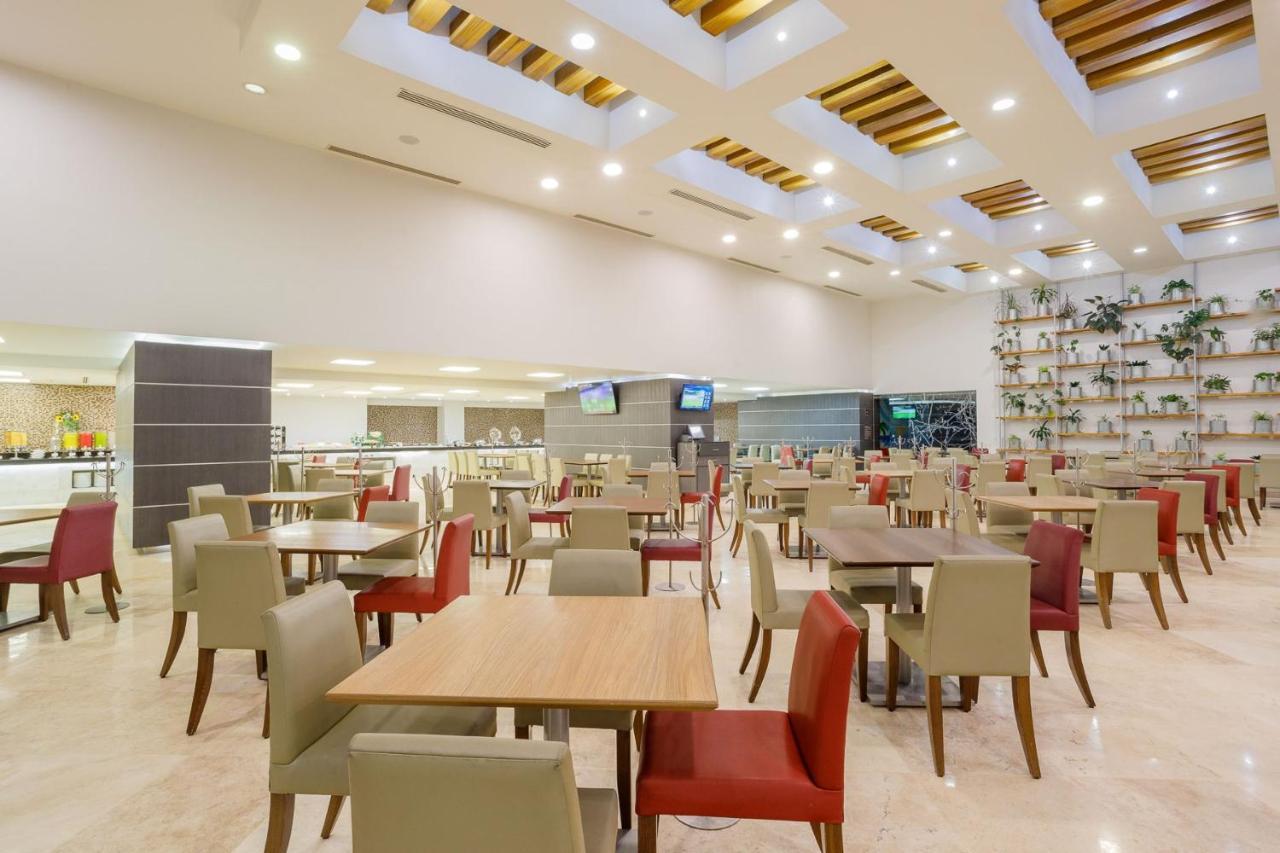 Real Inn Tijuana By Camino Real Hoteles Dış mekan fotoğraf The lounge at the airport