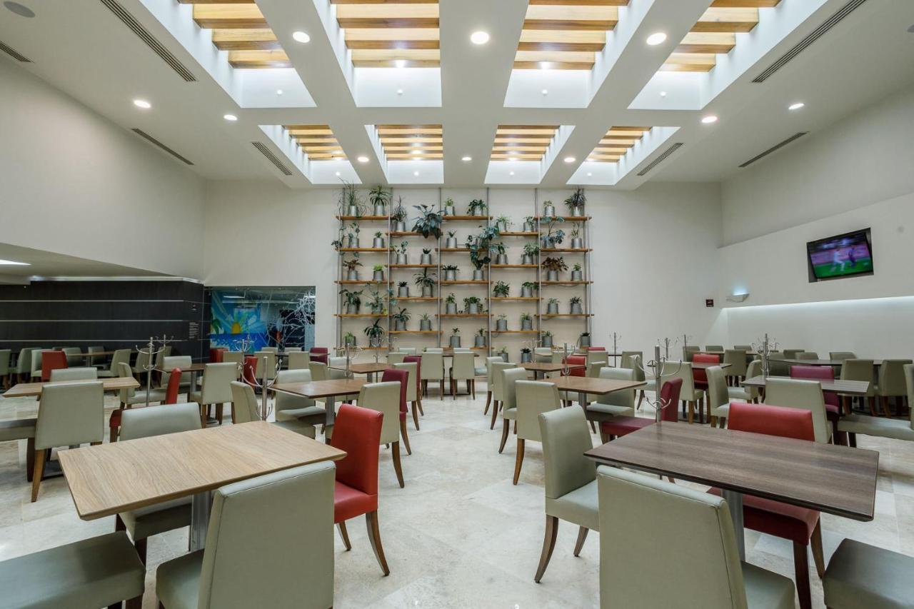 Real Inn Tijuana By Camino Real Hoteles Dış mekan fotoğraf The lounge at the airport