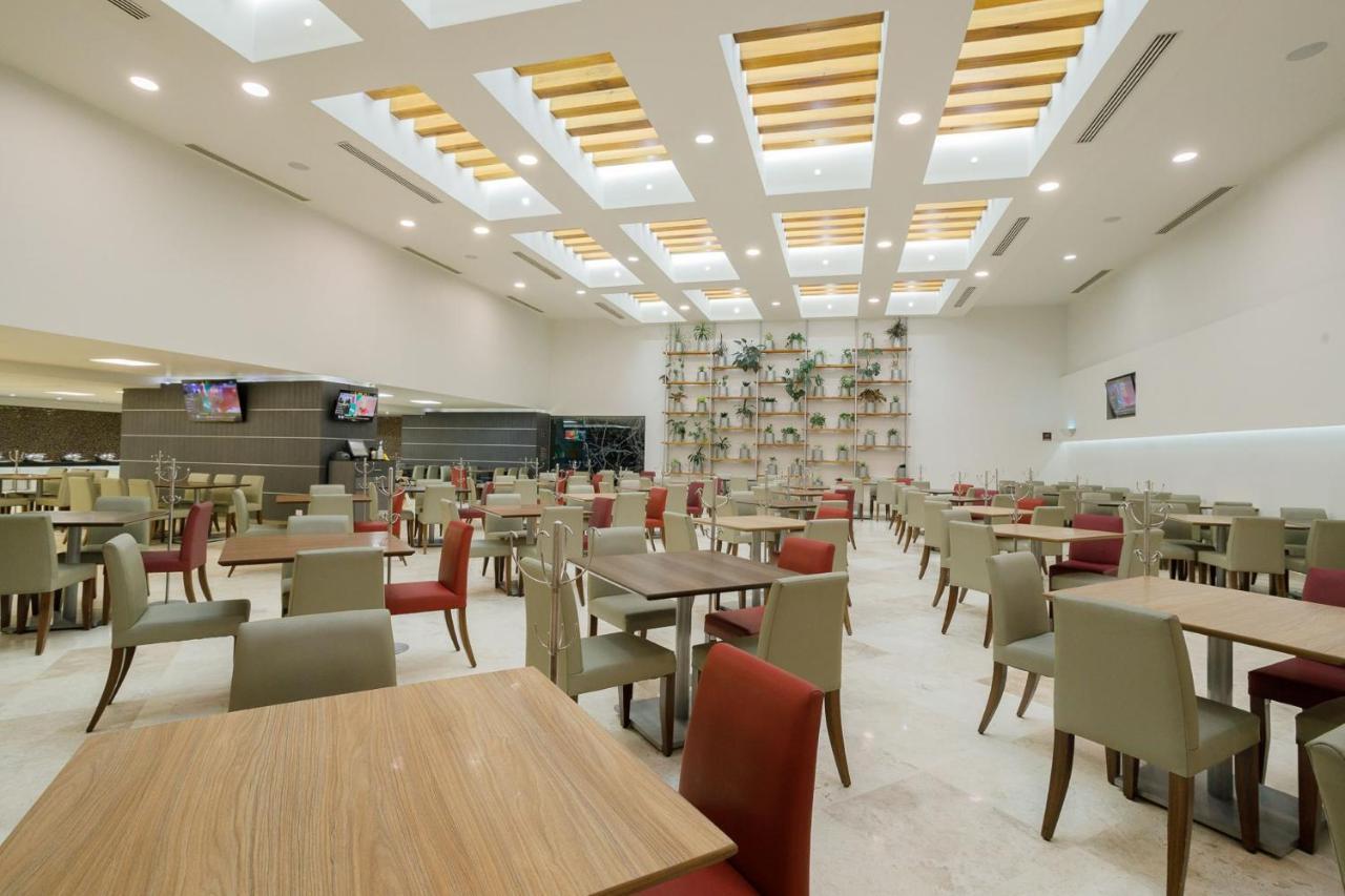 Real Inn Tijuana By Camino Real Hoteles Dış mekan fotoğraf The lounge at the airport