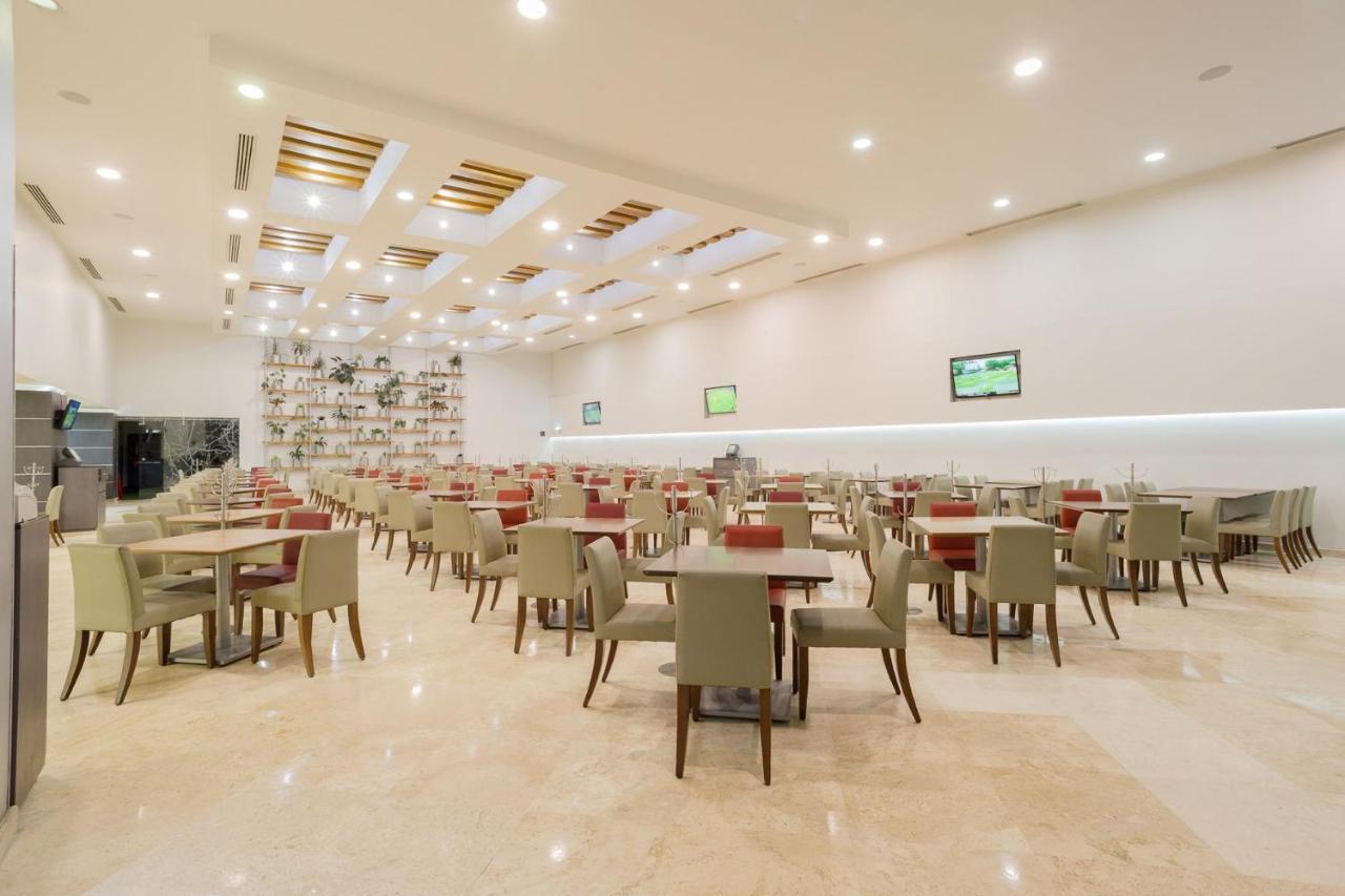 Real Inn Tijuana By Camino Real Hoteles Dış mekan fotoğraf The lounge at the airport