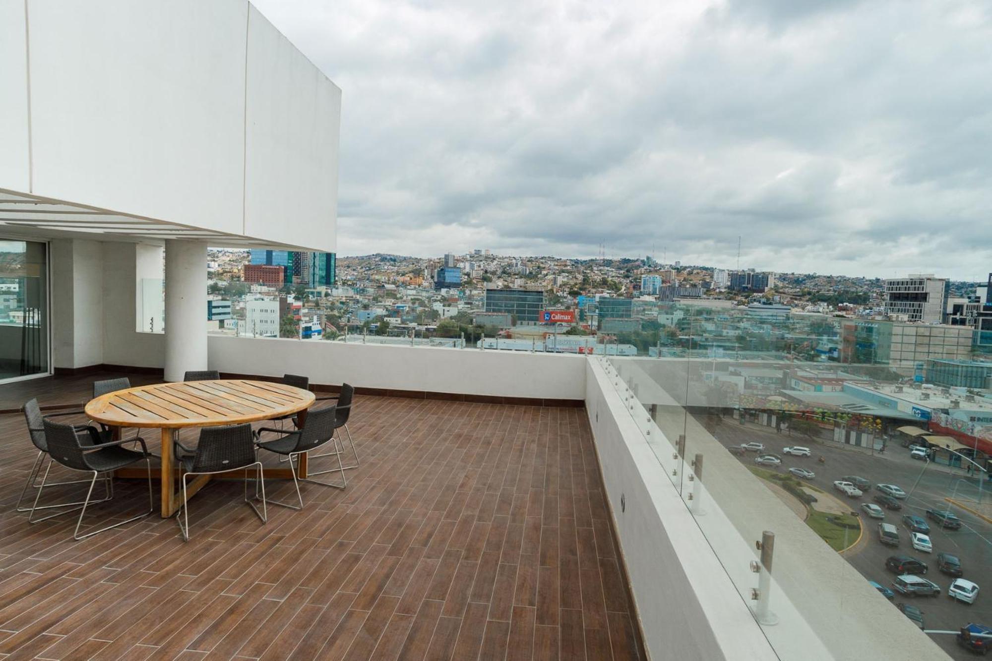 Real Inn Tijuana By Camino Real Hoteles Dış mekan fotoğraf View from the rooftop
