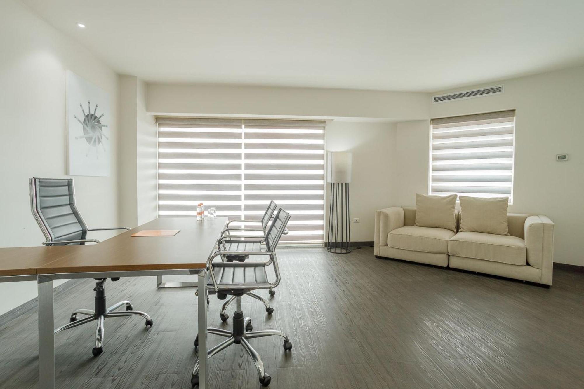 Real Inn Tijuana By Camino Real Hoteles Dış mekan fotoğraf Zebra roller shades