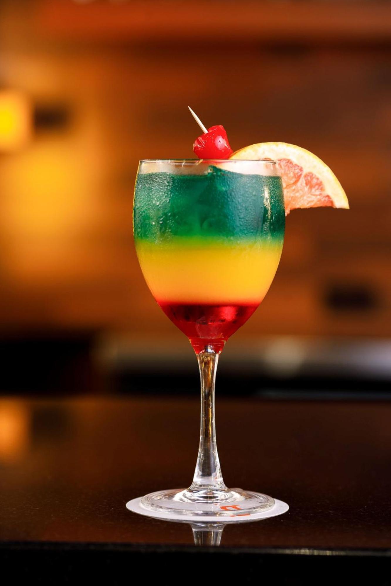 Real Inn Tijuana By Camino Real Hoteles Dış mekan fotoğraf A layered cocktail