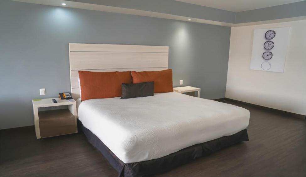Real Inn Tijuana By Camino Real Hoteles Dış mekan fotoğraf A room at the hotel